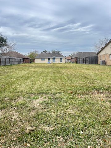 7308 Robin Lane, Texas City, TX 77591