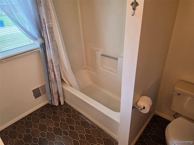 2935 Shawnee Lane, Waterford, MI 48329