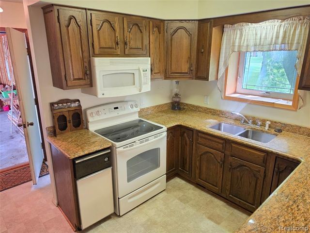 2935 Shawnee Lane, Waterford, MI 48329
