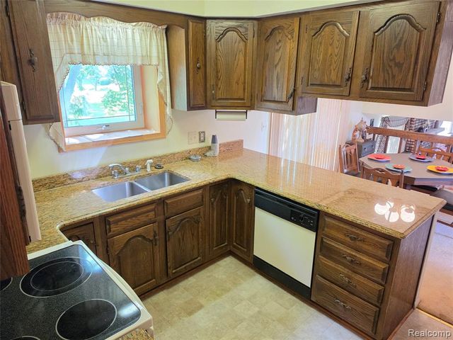 2935 Shawnee Lane, Waterford, MI 48329