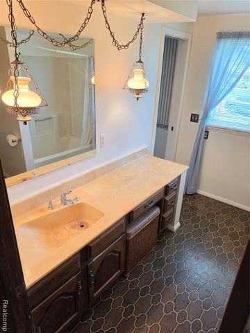 2935 Shawnee Lane, Waterford, MI 48329