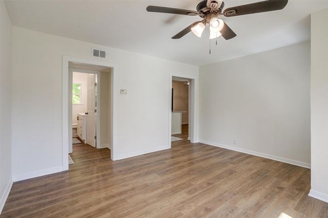 1220 S Brazos Street, Weatherford, TX 76086