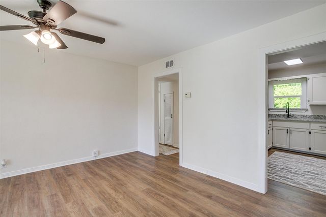 1220 S Brazos Street, Weatherford, TX 76086