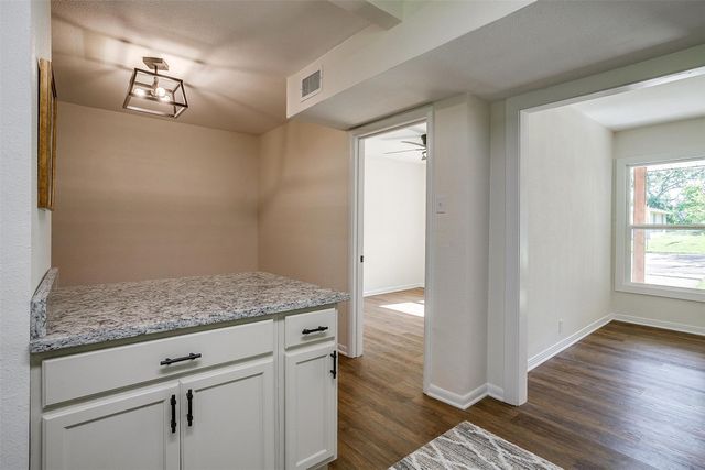 1220 S Brazos Street, Weatherford, TX 76086