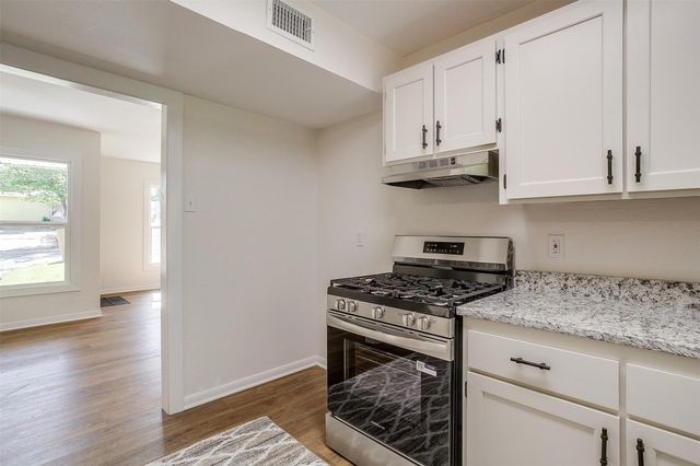 1220 S Brazos Street, Weatherford, TX 76086