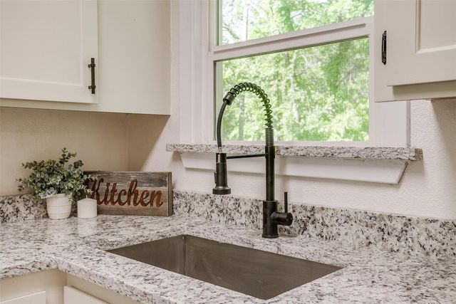 1220 S Brazos Street, Weatherford, TX 76086