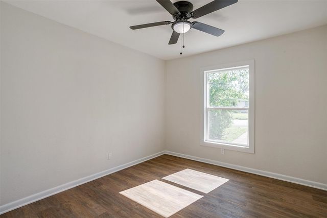 1220 S Brazos Street, Weatherford, TX 76086