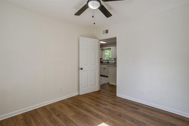 1220 S Brazos Street, Weatherford, TX 76086