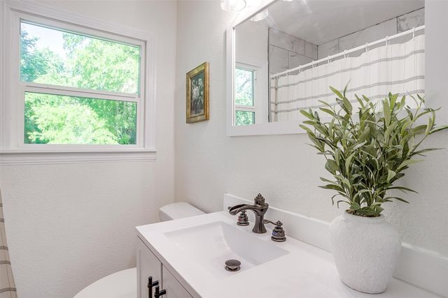 1220 S Brazos Street, Weatherford, TX 76086