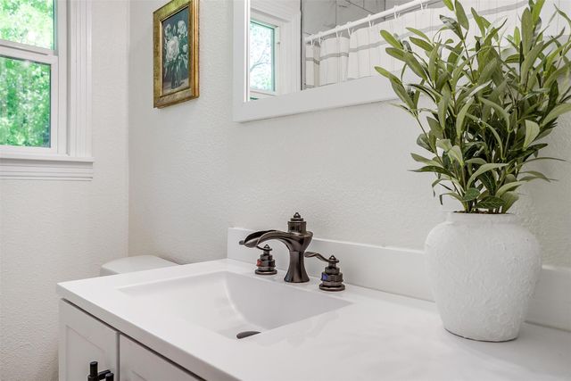 1220 S Brazos Street, Weatherford, TX 76086