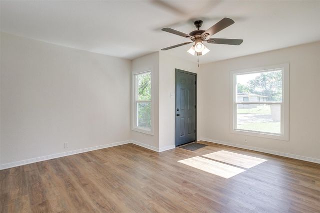 1220 S Brazos Street, Weatherford, TX 76086