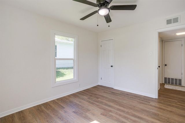 1220 S Brazos Street, Weatherford, TX 76086