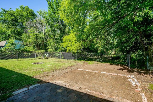 1220 S Brazos Street, Weatherford, TX 76086