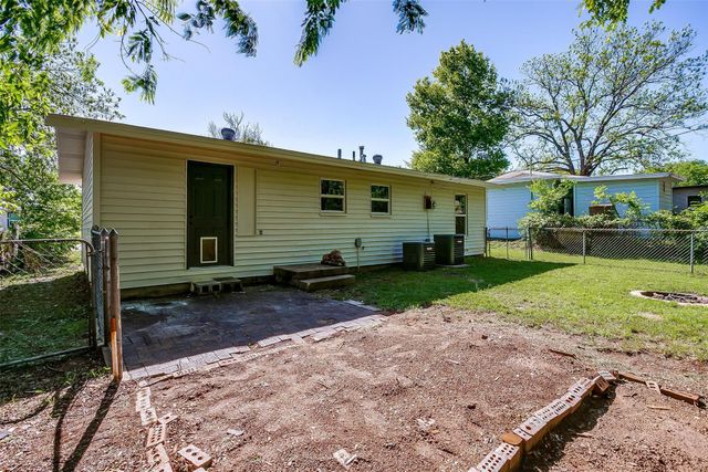 1220 S Brazos Street, Weatherford, TX 76086