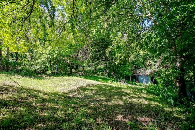 1220 S Brazos Street, Weatherford, TX 76086