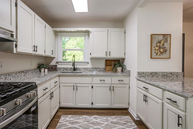 1220 S Brazos Street, Weatherford, TX 76086