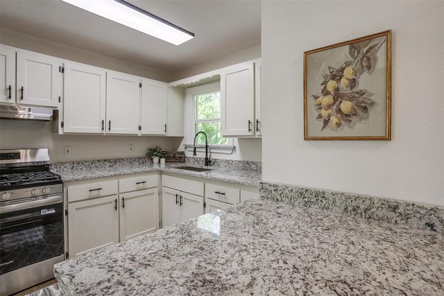 1220 S Brazos Street, Weatherford, TX 76086