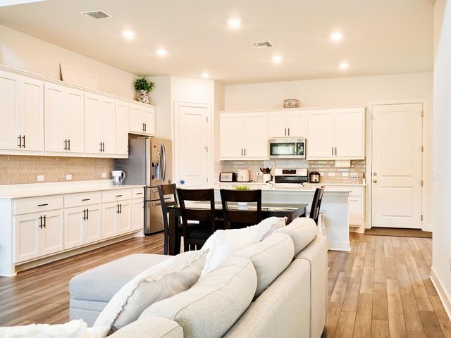 12612 Stanford DR 7, Austin, TX 78748