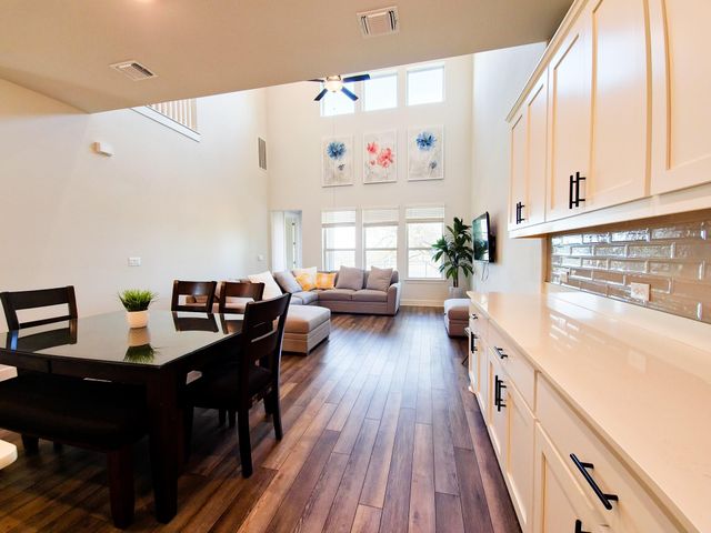 12612 Stanford DR 7, Austin, TX 78748