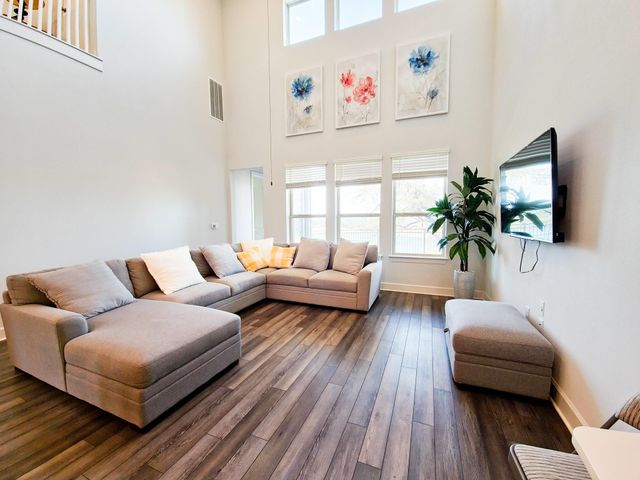 12612 Stanford DR 7, Austin, TX 78748