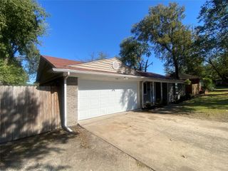 939 E Red Bird Lane, Dallas, TX 75241