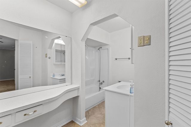 509 NW Renfro Street, Burleson, TX 76028