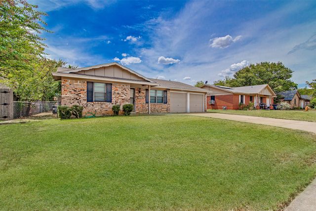 509 NW Renfro Street, Burleson, TX 76028