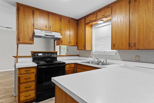 509 NW Renfro Street, Burleson, TX 76028