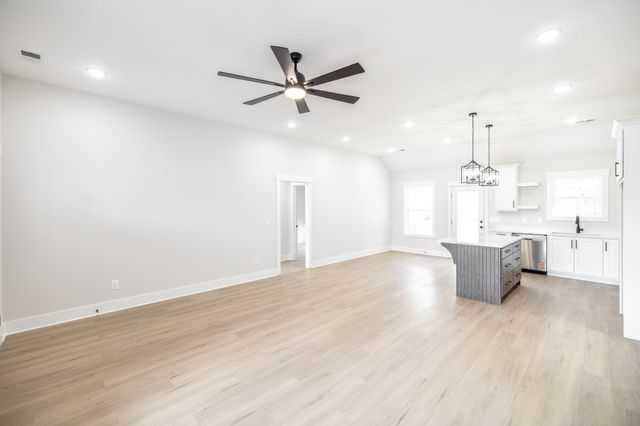 4093 Hereford Dr, Greenbrier, TN 37073