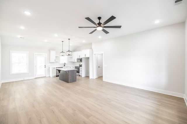 4093 Hereford Dr, Greenbrier, TN 37073