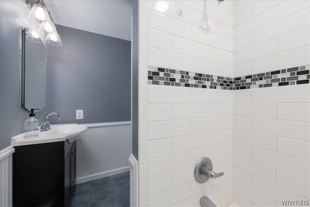 172 Chestnut Hill Lane South, Amherst, NY 14221