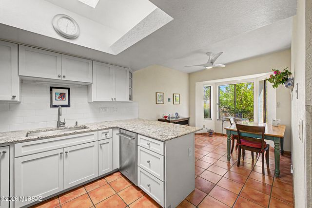 827 W Palma De Coco, Tucson, AZ 85704