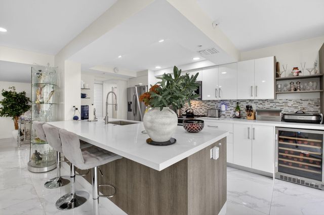 20080 Boca West Drive 427, Boca Raton, FL 33434