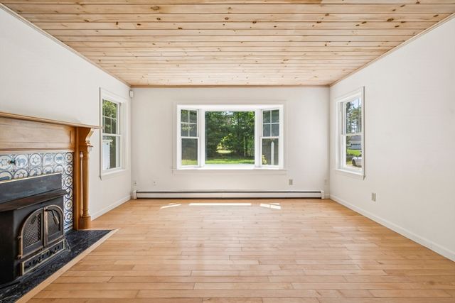 23 Crystal Spring Road, Mattapoisett, MA 02739