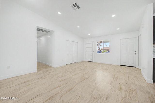 3010 W COUNTRY GABLES Drive, Phoenix, AZ 85053