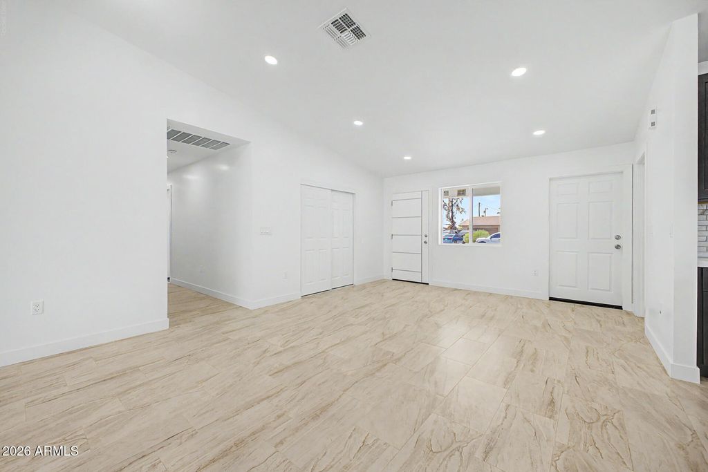 3010 W COUNTRY GABLES Drive, Phoenix, AZ 85053 — photo 5