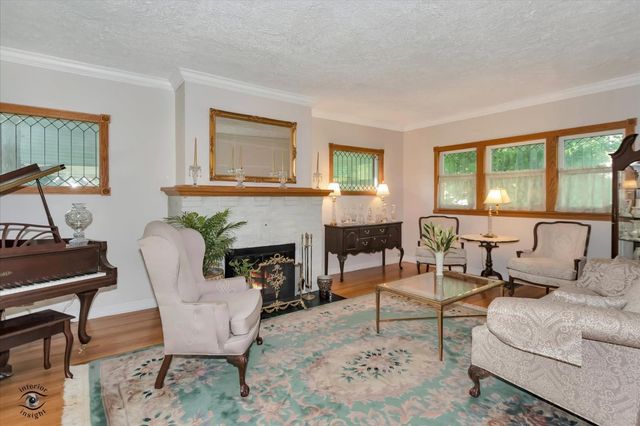 9608 S Longwood Drive, Chicago, IL 60643