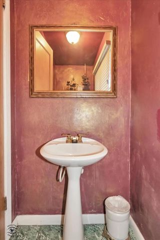 9608 S Longwood Drive, Chicago, IL 60643