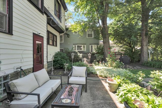 9608 S Longwood Drive, Chicago, IL 60643