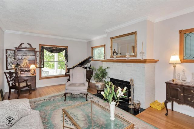 9608 S Longwood Drive, Chicago, IL 60643