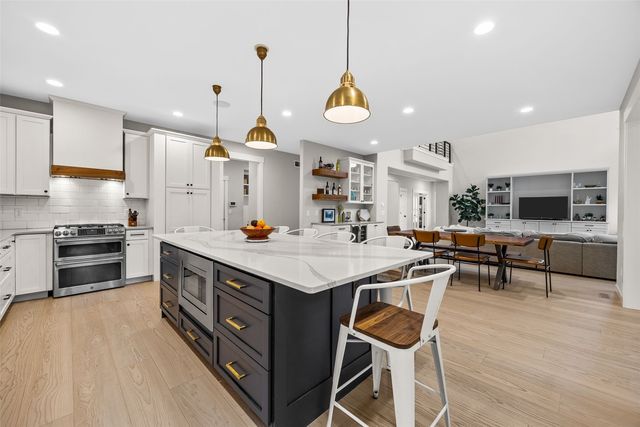 1022 Oakes Drive, Iowa City, IA 52245