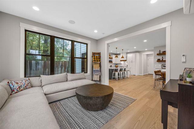 1022 Oakes Drive, Iowa City, IA 52245