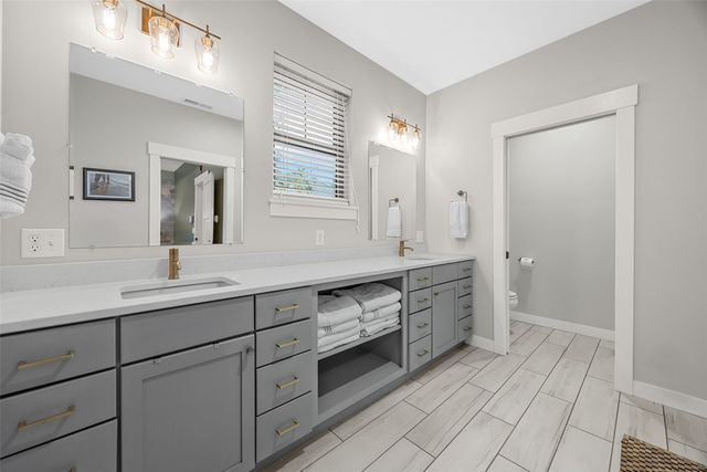 1022 Oakes Drive, Iowa City, IA 52245