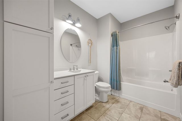 1022 Oakes Drive, Iowa City, IA 52245