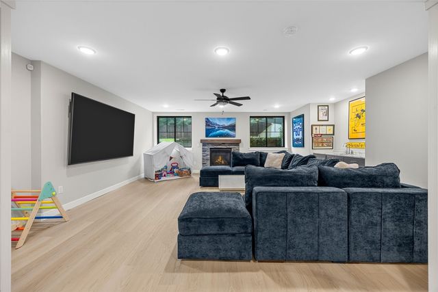 1022 Oakes Drive, Iowa City, IA 52245