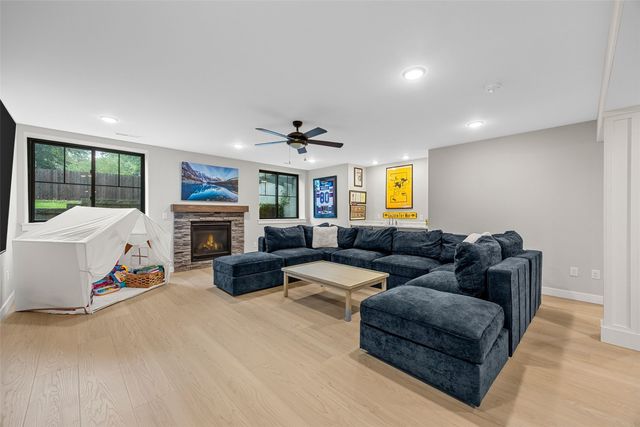 1022 Oakes Drive, Iowa City, IA 52245