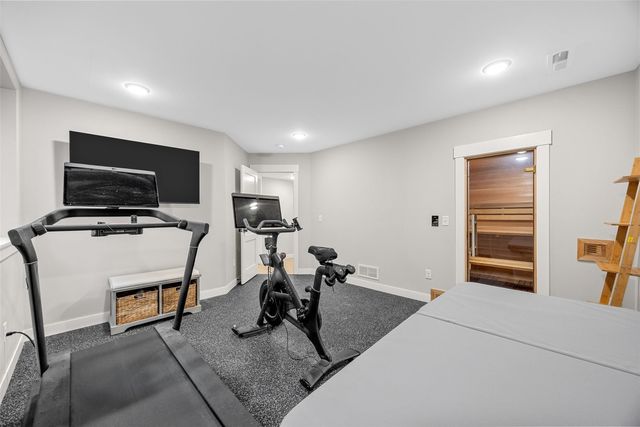 1022 Oakes Drive, Iowa City, IA 52245