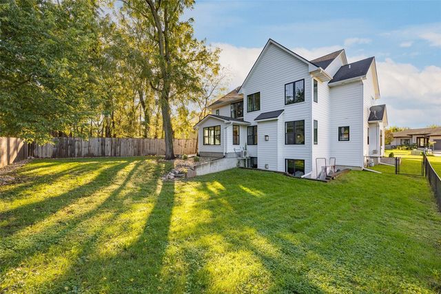 1022 Oakes Drive, Iowa City, IA 52245