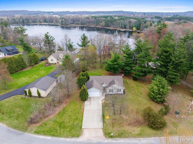 N3150 W SILVER LAKE DRIVE, Waupaca, WI 54981