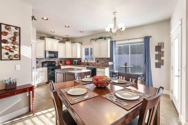 2734 Meadowbrook Dr, Twin Falls, ID 83301